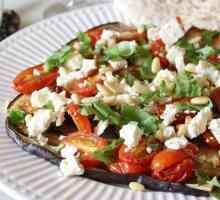 Napravite salatu s patlidzanima, rajčicom i sirom