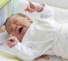 Mladoženja stalno vikne i stenjali. Zašto novorođenče stenjati i gurati u snu tijekom hranjenja?