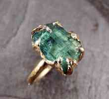 Prstenovi s zelenom kamenom: pregled. Zlatni prsten s smaragdom