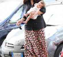Monica Bellucci sa svojim kćerima: stil zvijezde djece