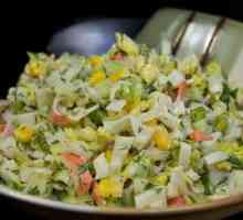 Slatka salata: rakovi od rakova, kukuruz, jaje