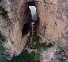Prirodni luk `Nebeski vrat` (Kina) glavna je atrakcija provincije Hunan