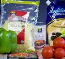 Jednostavne salate s rakovima, rajčicama i sirom