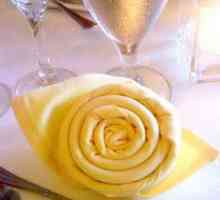 Ruže s salvete: ukrasimo slavljenički stol i unutrašnjost u romantičnom stilu