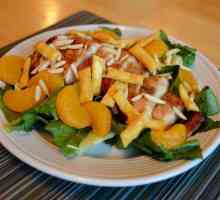 Salata s mandarinom. Voćna salata od jabuka i mandarina. Salata s mandarinom i sirom