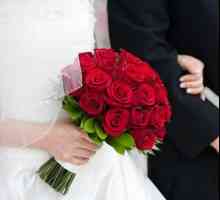 Vjenčani buket nevjesta iz crvenih ruža: fotografija