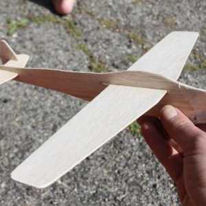 Aviamodelirovanie vlastite ruke: kako napraviti avion s drveta