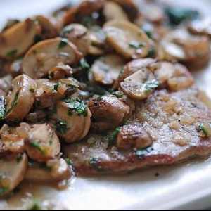 Brza, ukusna i raznovrsna: kriške s gljivama i sirom u pećnici