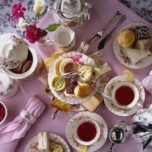 Čajni stol u europskim tradicijama. Posluživanje čajevca u tradiciji europskih kuća