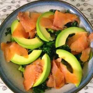 Napravite ukusnu salatu s crvenom ribom i avokadom