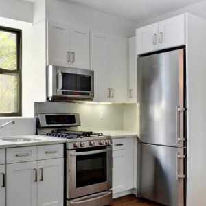 Kuhinjski dizajn 6 m² m s hladnjakom. Mala kuhinja u Hruščovu