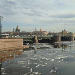 Most palače u St. Petersburgu. Koliko gradiš Palace Bridge?