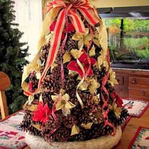 Božićno drvce češera. Izrađujemo ukrasno drvo