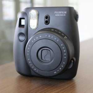 Kamera s trenutnim ispisom: Fujifilm Instax mini 8, `Polaroid`. Opis,…