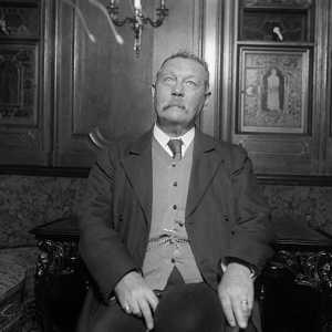 "Hunchback", Conan Doyle: kratak sažetak, glavni likovi