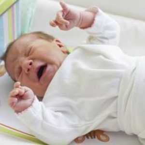 Mladoženja stalno vikne i stenjali. Zašto novorođenče stenjati i gurati u snu tijekom hranjenja?
