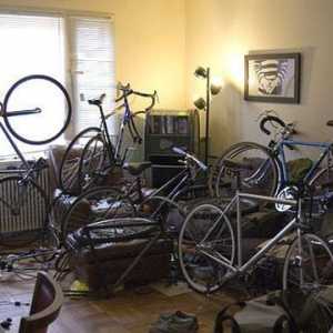 Pohrana bicikala u apartmanu. Zidni i stropni nosač za montažu bicikla