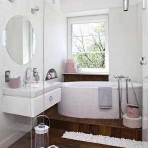 Ideje za malu kupaonicu: pločice, police, ogledalo svjetlošću
