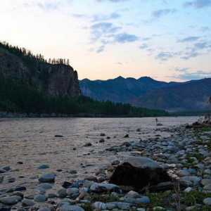 Indigirka je rijeka na sjeveroistoku Yakutije. Opis, hrana, pritoka