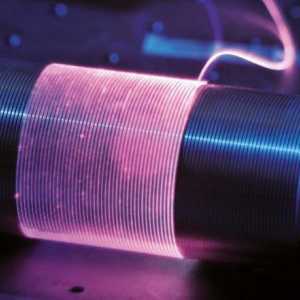 Ytterbium vlaknasti laser: uređaj, princip rada, snaga, proizvodnja, primjena