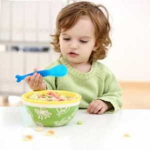 Kako podučiti dijete da jede žlicom? Prva žlica za bebu