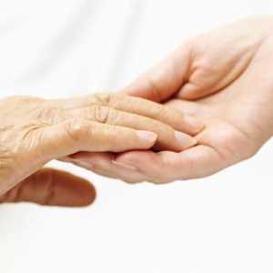Kako osigurati pristojnu skrb za starije osobe? Uvjeti, profesionalna pomoć, pogodnosti