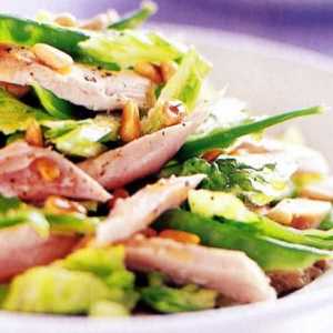 Kako pripremiti salatu s pinjolima i piletinom na različite načine