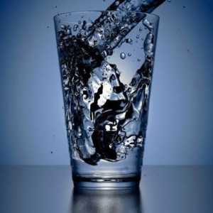 Kako pravilno piti vodu tijekom dana kako biste izgubili težinu?