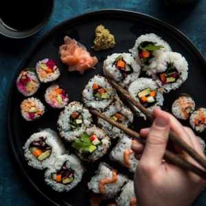 Kako kuhati sushi kod kuće: recepte i sastojke