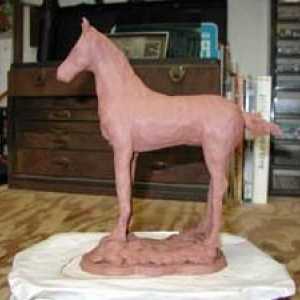 Kako napraviti konj iz plastenika - detaljan majstor klase