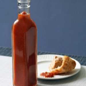 Kako napraviti ukusnu domaću ketchup od rajčice za zimu?
