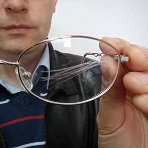 Kako ukloniti ogrebotine od naočala: učinkovite metode i preporuke