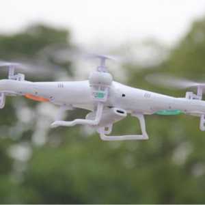Kako upravljati quadrocopterom: mogućnosti upravljačke ploče, punjenje i prvi let