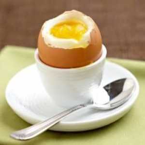 Kako kuhati jaja u multivarquet za par, u vodi i u obliku omlet?