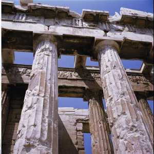 Kannelury je značajka antičke arhitekture