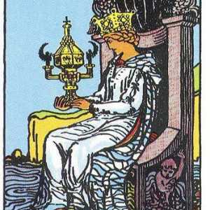 Card Queen of Cups (Tarot): značenje i interpretacija