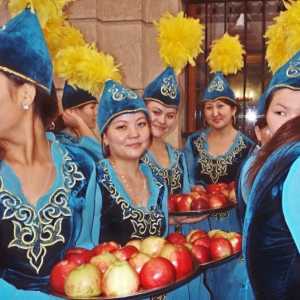 Kazahstan nacionalni kostim: opis i fotografija
