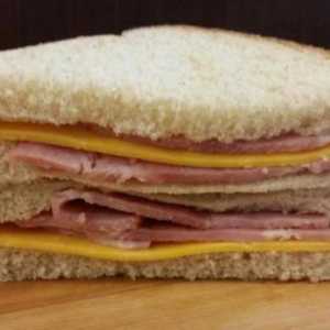 Klasični sendvič (s pršutom i sirom) izvrsna je opcija za srdačni doručak