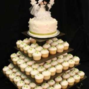Prekrasna i elegantna svadbena torta s kapljicom