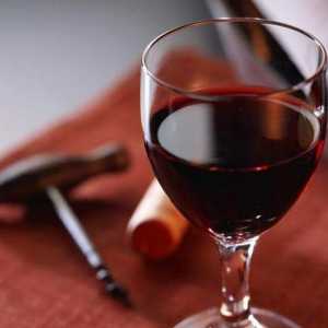 Crveno polusuho vino: recenzije, sadržaj kalorija. Sa što piti crveno polusjajno vino?