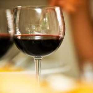 Crno suho vino: dobro i loše. Najbolja crvena suha vina