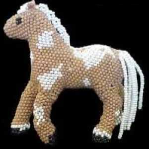 Konj od kuglica: majstorska klasa na tkanju