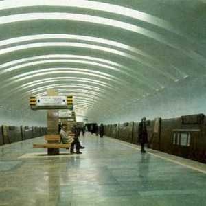 Metro `Kantemirovskoe` ... Jeste li bili? Ne? Obavezno posjetite!