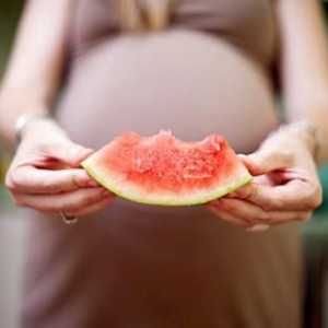Je li moguće lubenicu tijekom trudnoće? Korist i štetu lubenice u trudnoći