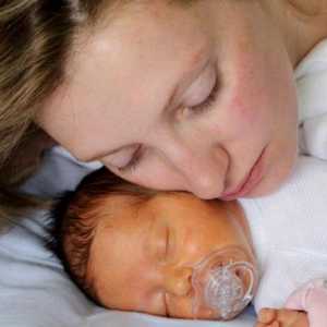 Neonatalna žutica u novorođenčadi: uzroci, simptomi i liječenje