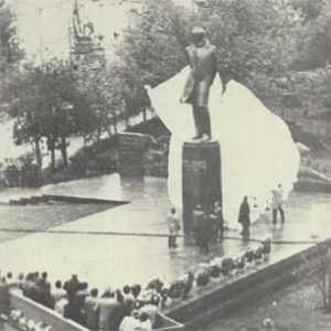 Памятник Лермонтову в Москве: фото и описание
