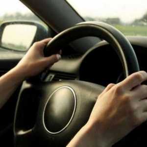Zašto utječe na upravljač tijekom vožnje ili kočenja?