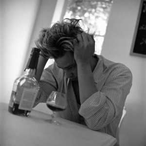 Zašto mi glava boljeti nakon alkohola i kako se nositi s mamurlukom?