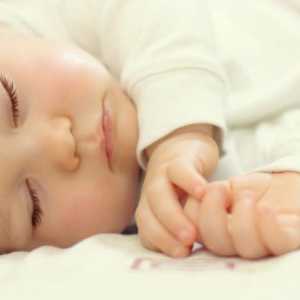 Zašto se dijete znoje tijekom spavanja? Odgovori specijalista