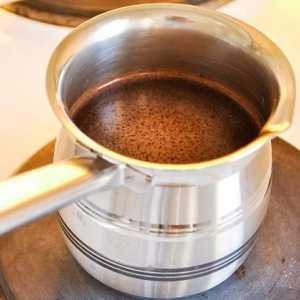 Pojedinosti o tome kako skuhati kavu u tavi i kauča (turka)